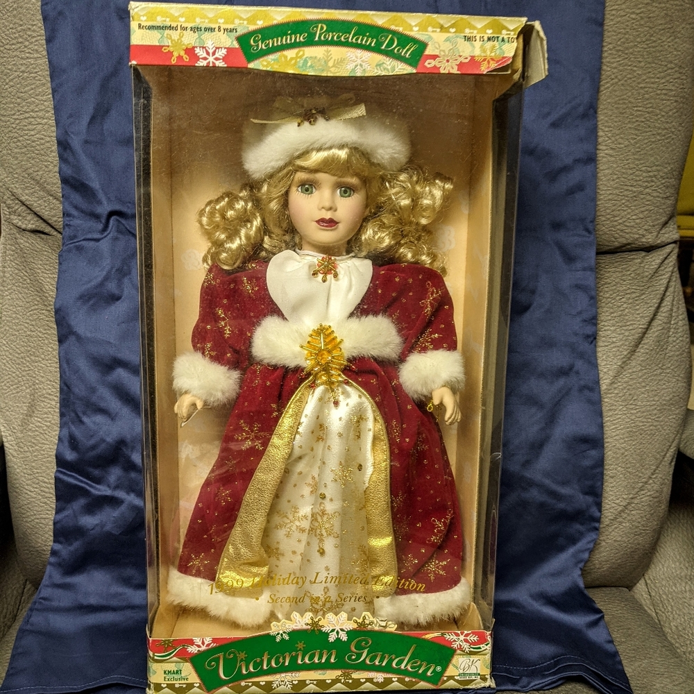 1999 Vintage Victorian Garden Porcelain Doll